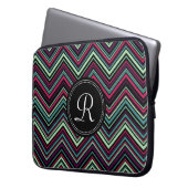 Mit Monogramm, buntes Tribal-Zickzack Muster Laptopschutzhülle (Vorderseite Links)