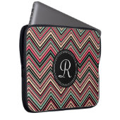 Mit Monogramm, buntes Tribal-Zickzack Muster Laptopschutzhülle (Vorne Rechts)