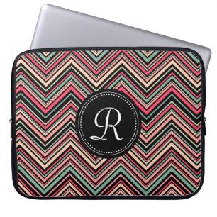 Mit Monogramm, buntes Tribal-Zickzack Muster Laptopschutzhülle