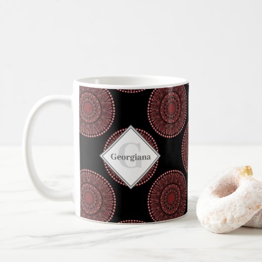 Mit Monogramm Cabernet Coral Whirl Polka Dot Manda Kaffeetasse (Mit Donut)