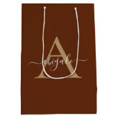 Mit Monogramm Cinnamon Brown Gold | Minimal Elegan Mittlere Geschenktüte (Rückseite)