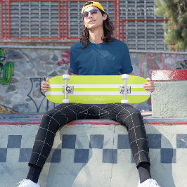 Mit Monogramm, Coole, grüne Streifen Skateboard