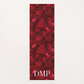 Mit Monogramm dunkelrotes Abstraktes Leaf-Muster Yogamatte (Vorderseite)
