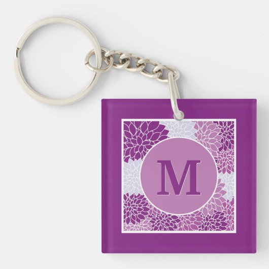 Mit Monogramm dunkles Lila Blumenmuster Schlüsselanhänger (Vorderseite)
