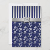 Mit Monogramm Einladung von Navy und Silver Floral (Vorderseite)