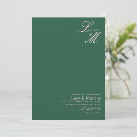 Mit Monogramm, elegante Script Green Beige Wedding Einladung (Stehend Vorderseite)