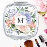 Mit Monogramm Farbe Blau Rosa Frühling Blüte Taschenspiegel<br><div class="desc">Mit unserem Mit Monogramm Floral Compact Mirror stärken Sie Ihren Stil. Mit blauer Hydrangea,  rosa Torone und Rose verziert,  ist es ein schicke Accessoire für eine Touch von Frühling und botanischem Reiz.</div>