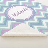 Mit Monogramm Farbigkeit Zickzack Sherpadecke (3/4)