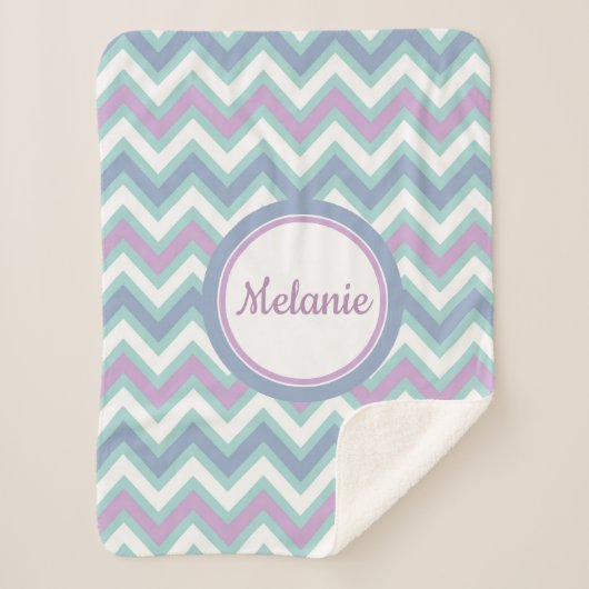 Mit Monogramm Farbigkeit Zickzack Sherpadecke (Vorderseite)