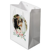 Mit Monogramm Foto Aquarellfarben Rosenstopfbeutel Mittlere Geschenktüte (Rückseite Schrägansicht)