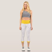 Mit Monogramm Funky Fun Chicken Sei verrückt! Capri Leggings (Vorderseite)