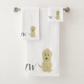 Mit Monogramm-gelbes Goldendoddle-Dog-Design Badhandtuch Set (Insitu)