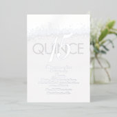 Mit Monogramm, geräuschgepresster Glitzer Silver Folieneinladung (Stehend vorne)