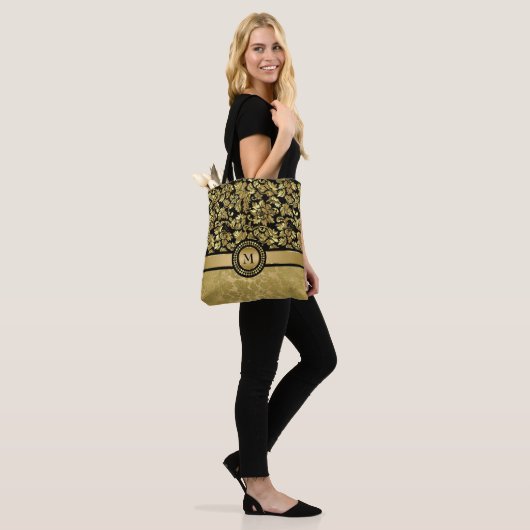 Mit Monogramm Gold Damask Tasche (Am Model)