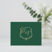 Mit Monogramm Gold Wappen Green Wedding Rsvp Postc Einladungspostkarte (Stehend Vorderseite)