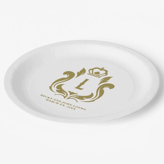 Mit Monogramm Gold-Wappen Pappteller (Schrägansicht)