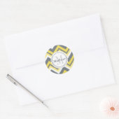 Mit Monogramm-Graugelb-Kat-Zickzack Muster Runder Aufkleber (Umschlag)