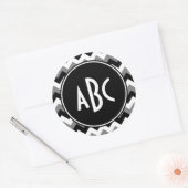 Mit Monogramm Grey Black und White Zigzag Runder Aufkleber (Umschlag)