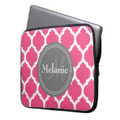 Mit Monogramm, hellrosa und graue Quatrefolie Laptopschutzhülle (Vorderseite Links)