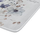 Mit Monogramm Hübsche Aquarellblau-Wildblume Schneidebrett (Ecke)