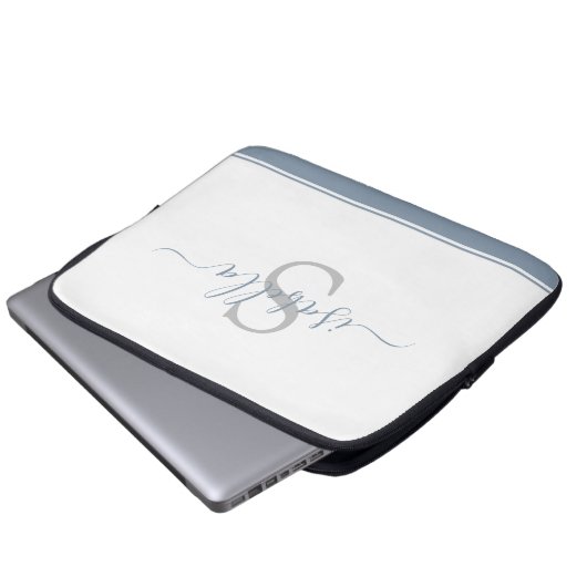 Mit Monogramm Initial Elegantes Script Dusty Blue Laptopschutzhülle (Vorne Knopf)