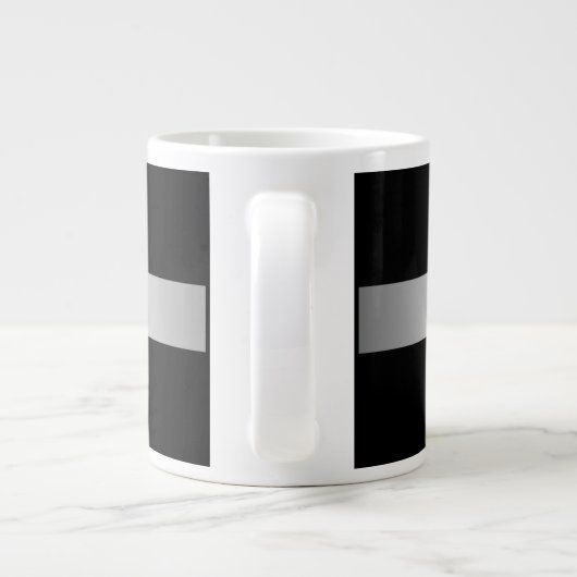 Mit Monogramm Jumbo-Tasse in Schwarz und Silber (Rückseite)