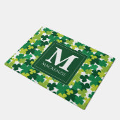Mit Monogramm Kleeblatt des St. Patrick's Day Fußmatte (Schrägansicht)