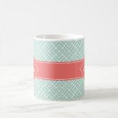 Mit Monogramm Korallen- und Minzdiamantenmuster Kaffeetasse (Mittel)