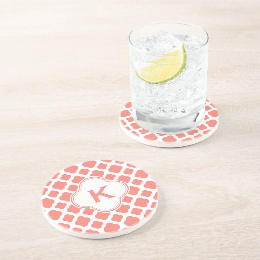 Mit Monogramm Korallenrosa Quatrefolienmuster Sandstein Untersetzer (Seite)