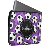 Mit Monogramm Lila Black Soccer Ball-Muster Laptopschutzhülle (Vorne Rechts)