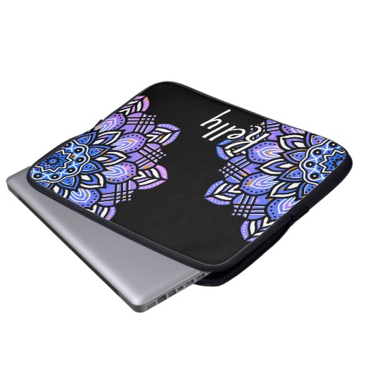 Mit Monogramm Lila, schwarz-weißes Mandala-Muster Laptopschutzhülle (Vorne Knopf)