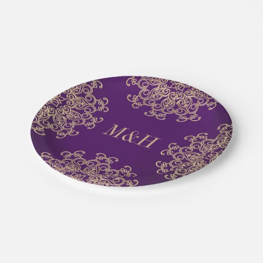 Mit Monogramm Lila und goldene indische Hochzeit Pappteller (Schrägansicht)