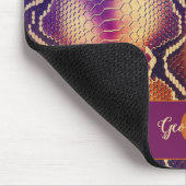 Mit Monogramm Lila und goldene Schlangenhaut Mousepad (Ecke)