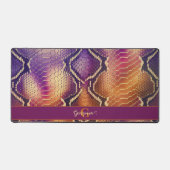 Mit Monogramm Lila und goldene Schlangenhaut Schreibtischunterlage (Vorderseite)