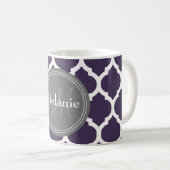 Mit Monogramm Lila und graue Folie Kaffeetasse (VorderseiteRechts)