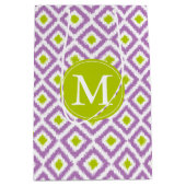 Mit Monogramm Lila und grüne Diamanten Ikat-Muster Mittlere Geschenktüte (Vorderseite)