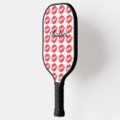 Mit Monogramm Lipstick-Küsse Pickleball Schläger (Links)