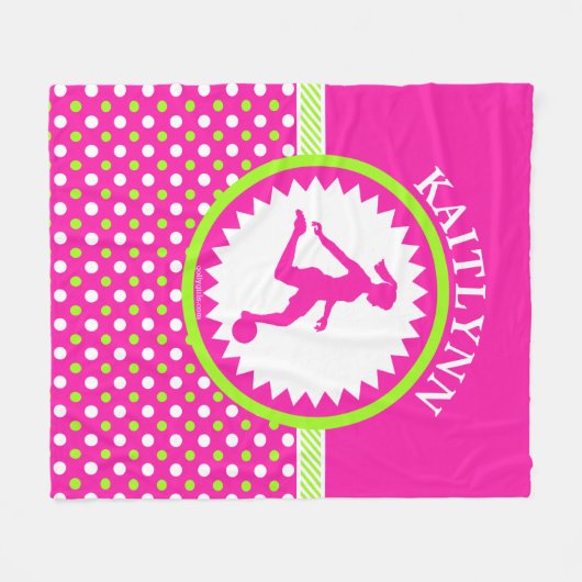 Mit Monogramm Mädchen-Fußball-Rosa - grüne Fleecedecke (Vorderseite (Horizontal))