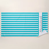 Mit Monogramm Moderne Aquamarine blaue Streifen Strandtuch (Vorderseite)