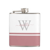 Mit Monogramm moderne Script-Dusty-Rose Flachmann (Vorderseite)