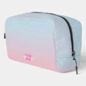 Mit Monogramm, moderner Chic Pink Blue Pastel Ombr Waschbeutel (Rechte Ecke)