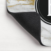 Mit Monogramm Mouse Pad aus Gold und weißem Marmor Mousepad (Ecke)