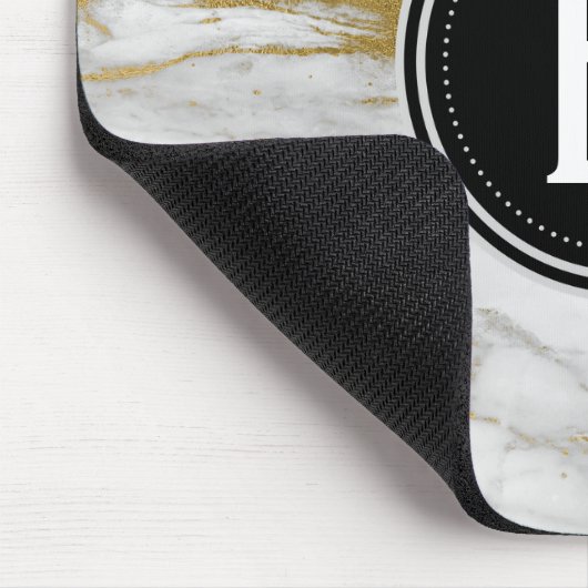 Mit Monogramm Mouse Pad aus Gold und weißem Marmor Mousepad (Ecke)