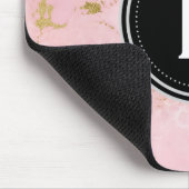 Mit Monogramm Mouse Pad aus rosa und goldfarbenem  Mousepad (Ecke)