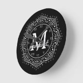 Mit Monogramm Name Boho Mandala Black Silver Runde Wanduhr (Winkel)