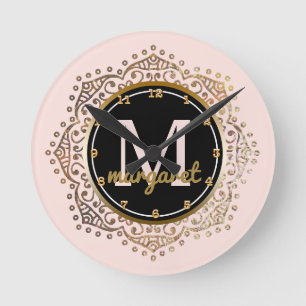 Mit Monogramm Name Boho Mandala Blush Pink Gold Runde Wanduhr