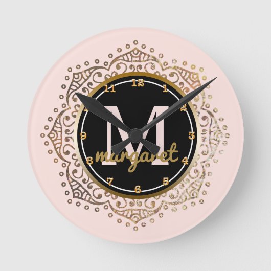 Mit Monogramm Name | Boho Mandala Blush Pink Gold Runde Wanduhr (Vorderseite)