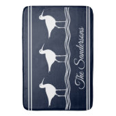 Mit Monogramm Name Sand Pipers Navy Blue Bath Mat Badematte (Vorderseite Vertikal)