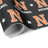 Mit Monogramm Name Star Orange Black Custom Geschenkpapier (Rolleneckpunkt)