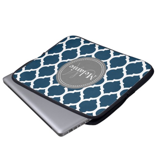 Mit Monogramm Navy Blue & Gray Quatrefolie Laptopschutzhülle (Vorne Knopf)